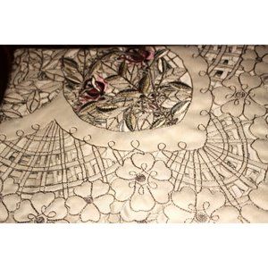 GORGEOUS XIA HOME DECORATIONS CUT WORK TABLECLOTH NEW EXCELLENT 70 x 90